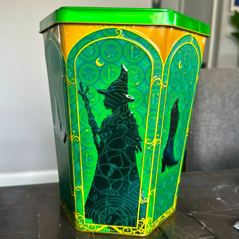 Wicked Elphaba Tin Popcorn bucket. New from the movie Wicked. Perfect Condition.